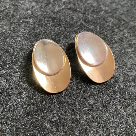 Set of gold and silver drop shape statement necklace and earrings - Picture 2 of 7